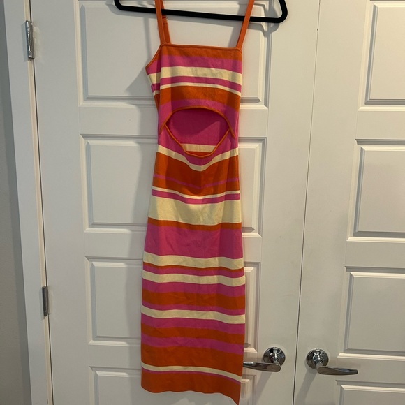Cut out Striped Dress - Picture 3 of 5